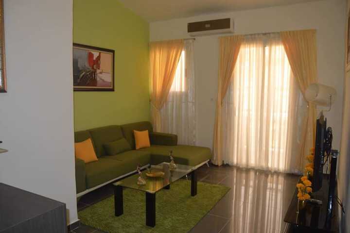 Lounge 32 of 37