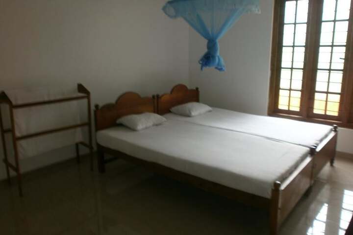 Room 11 of 16