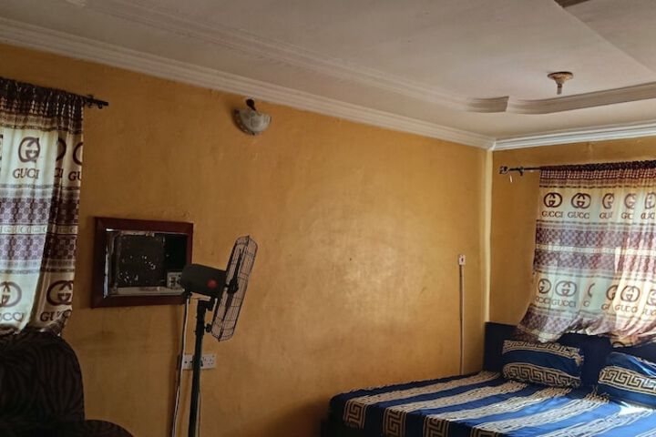 Room 4 of 6
