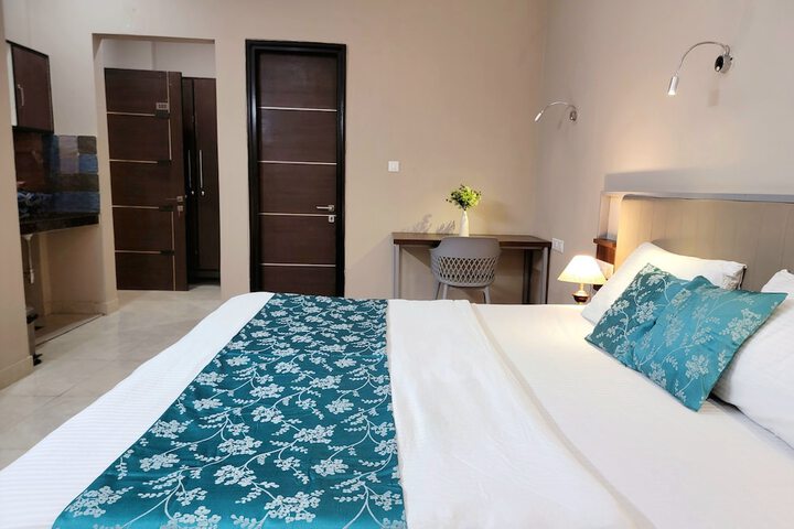 Room 6 of 18