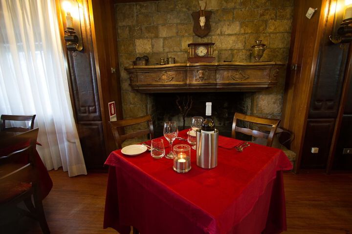 Dining 52 of 62