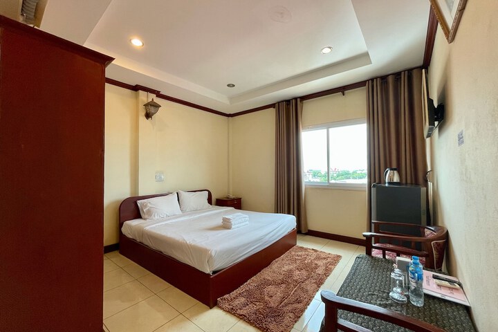 Room 6 of 24
