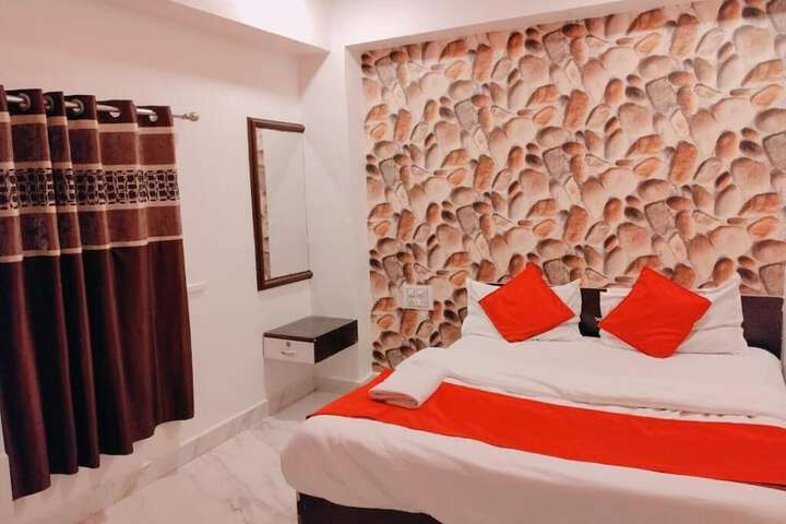Room 5 of 14