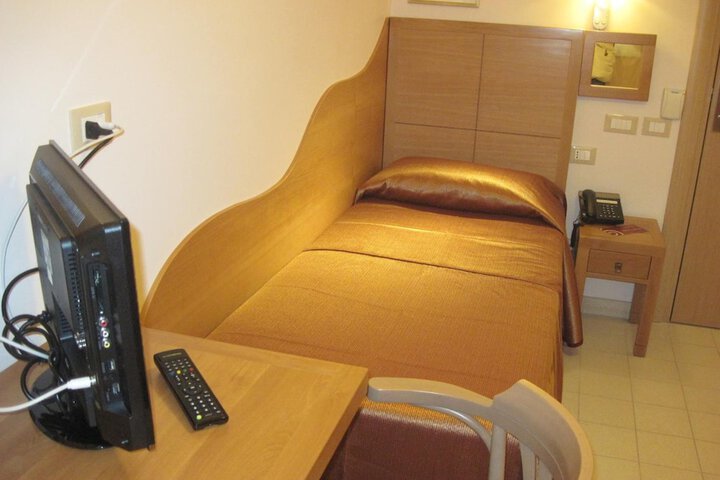 Room 27 of 42