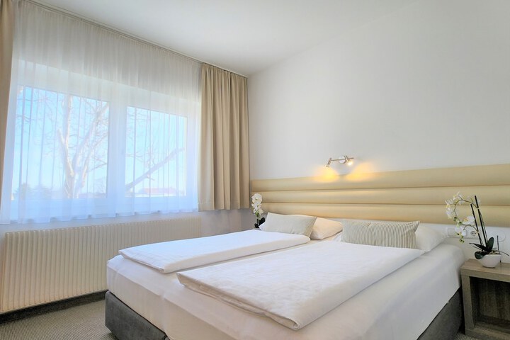Room 10 of 32