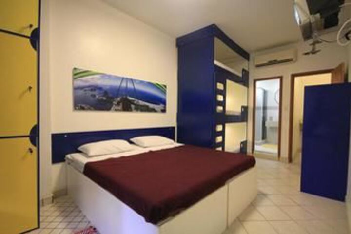 Room 10 of 22