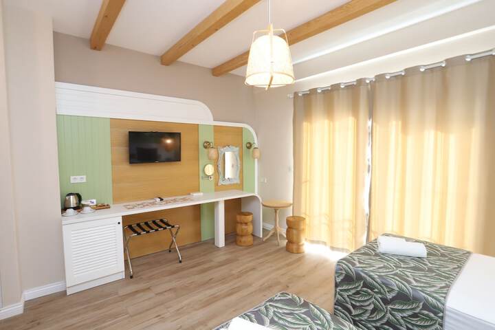 Room 10 of 76