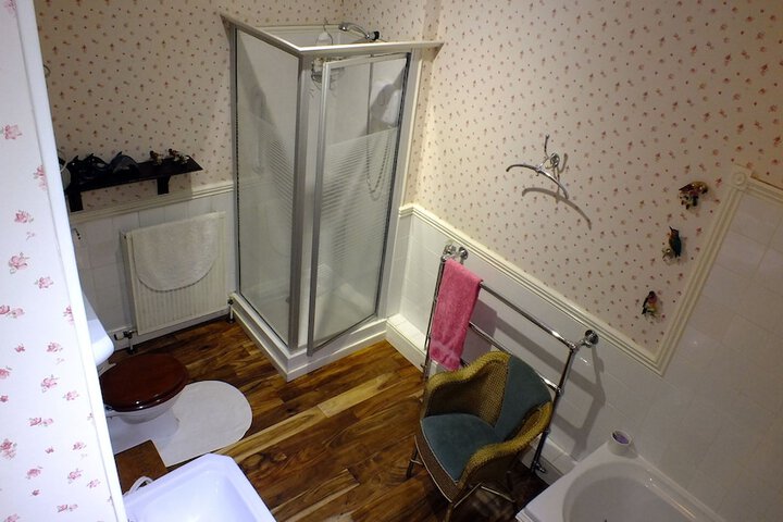 Room 10 of 20