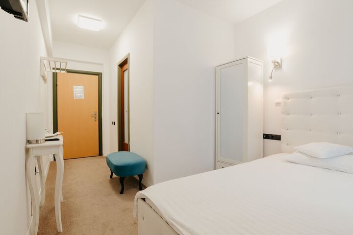 Room 12 of 112