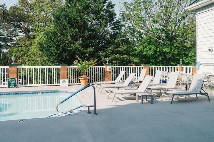 Pool 127 of 194