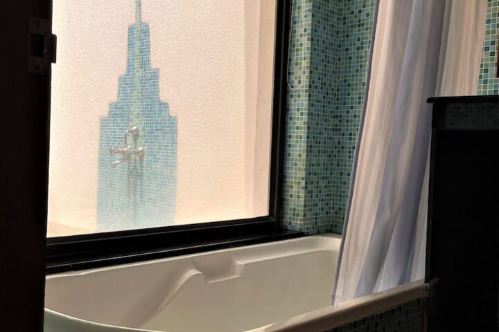 Room 53 of 111