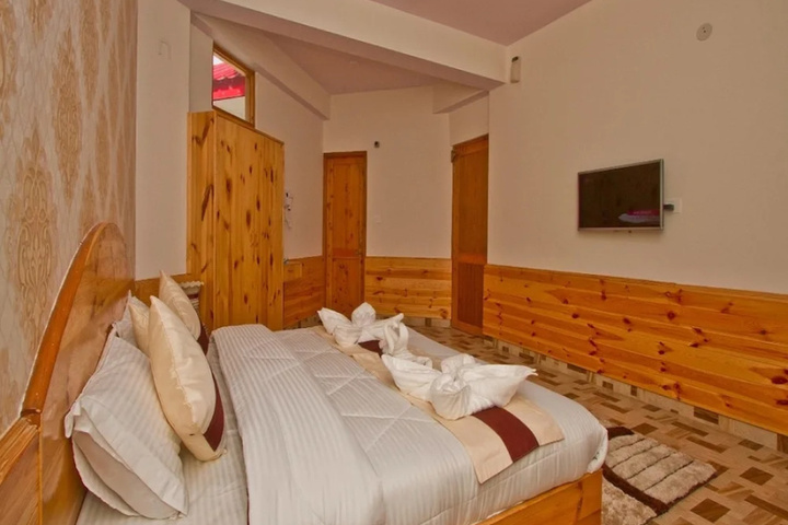 Room 2 of 16