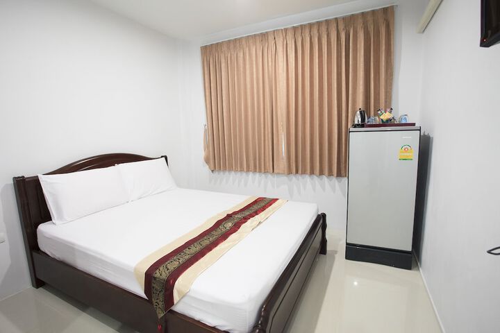 Room 9 of 34