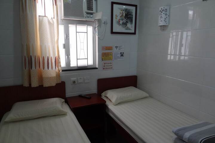 Room 6 of 50