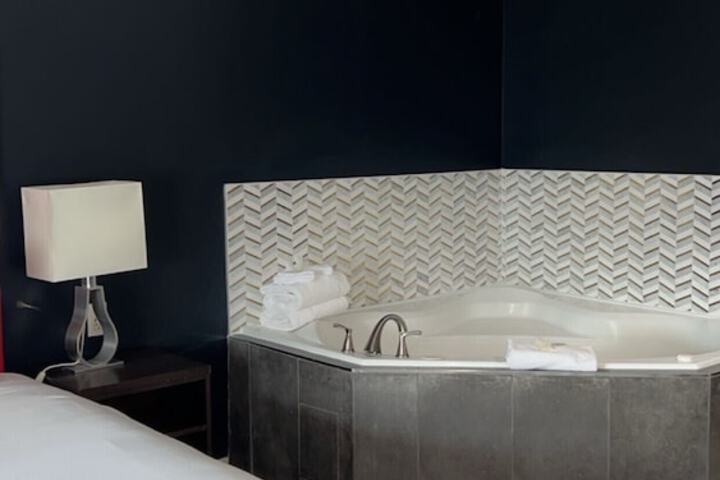 Superior Room 1 Queen Bed Kitchenette (11 of 26)