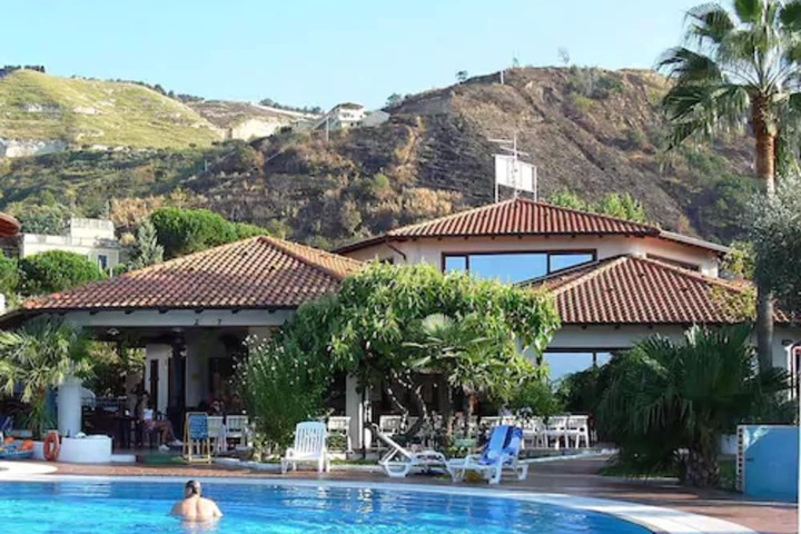 Hotel with Pool