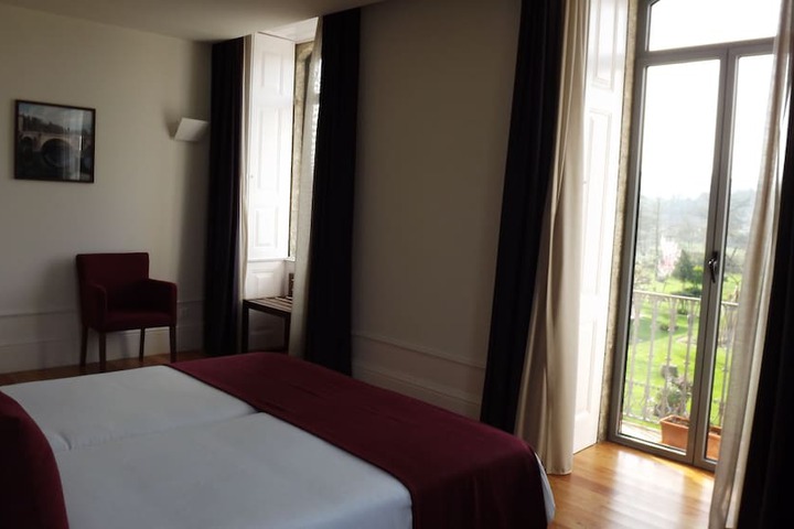 Room 9 of 62