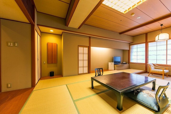 Room 12 of 121