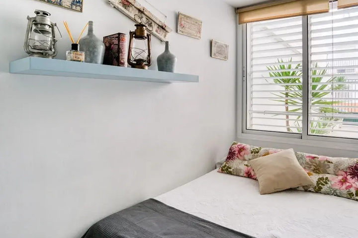 Room 4 of 16