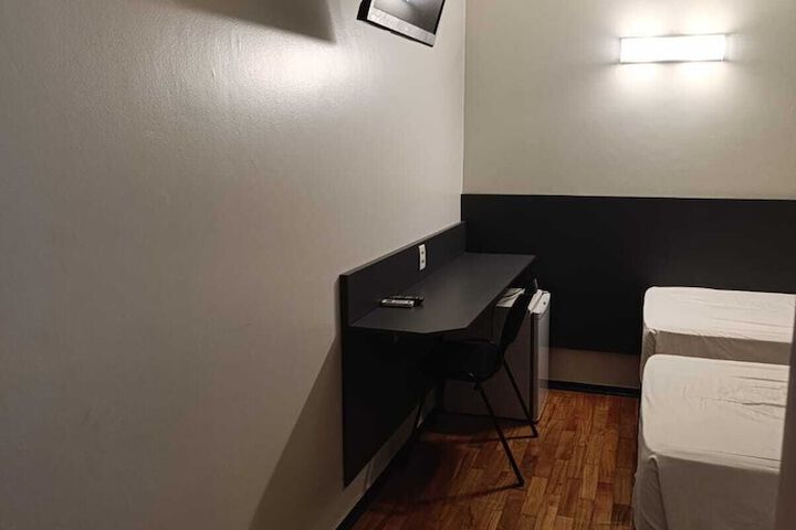 Room 11 of 35