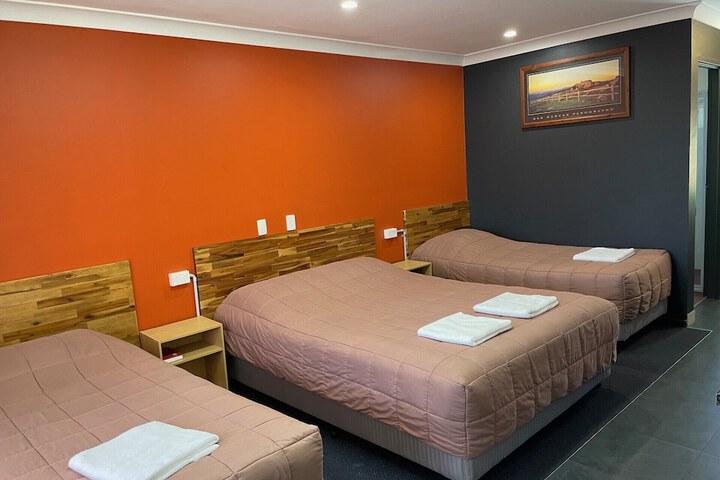 Room 10 of 24