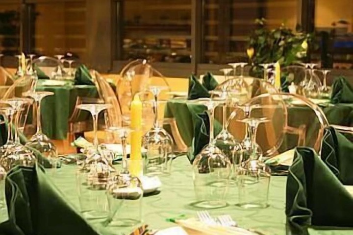 Dining 19 of 27