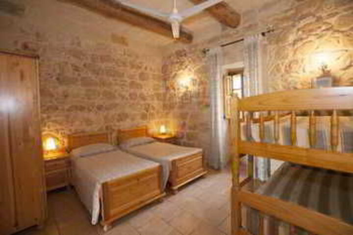Room 5 of 12