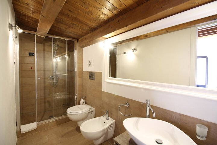 Room 4 of 7
