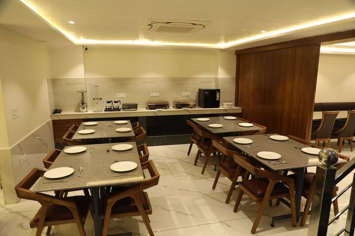 Dining 21 of 27