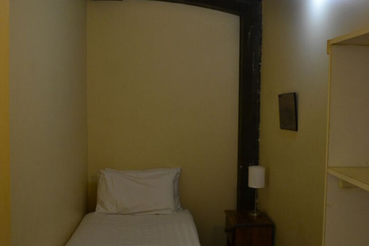 Room 32 of 42