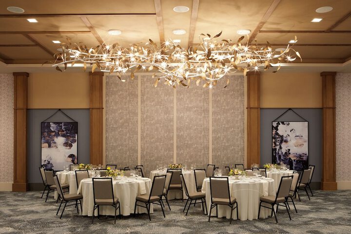 Ballroom/Hall 75 of 100