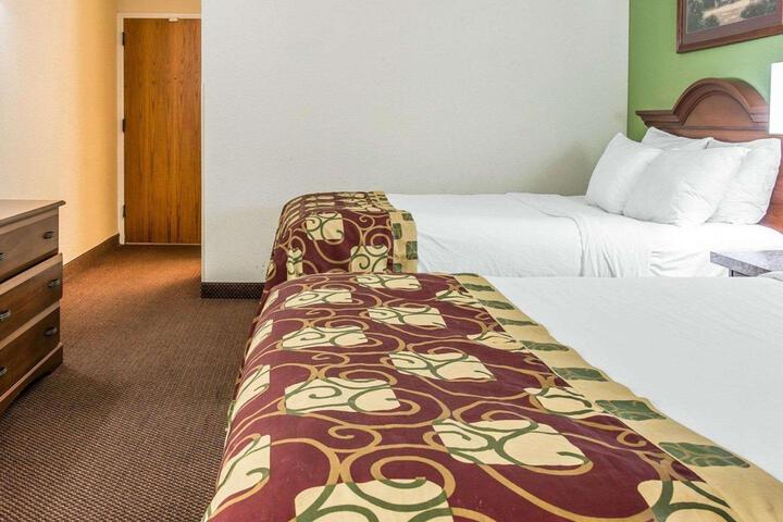 2 Queen Beds (6 of 6)