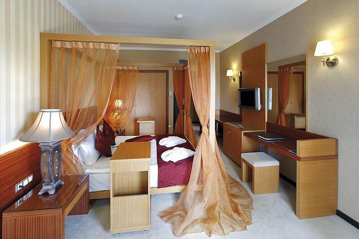 Room 5 of 225