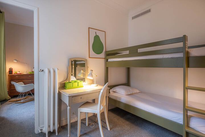 Room 42 of 80