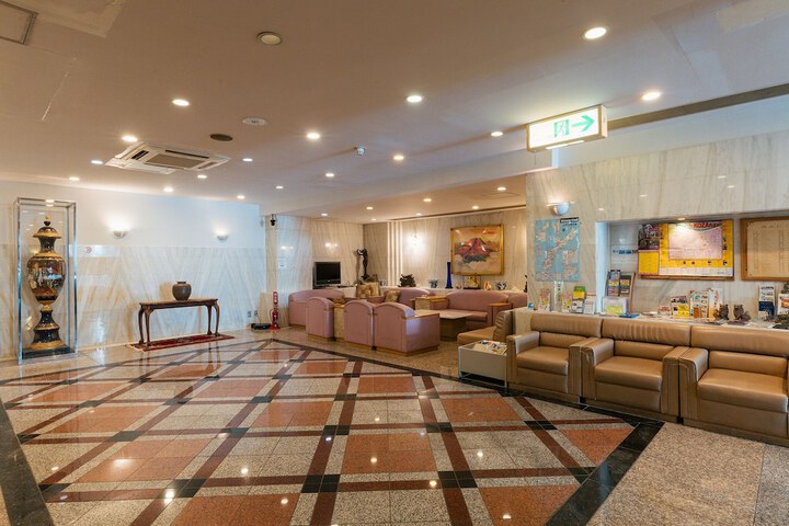 Entrance & Lobby