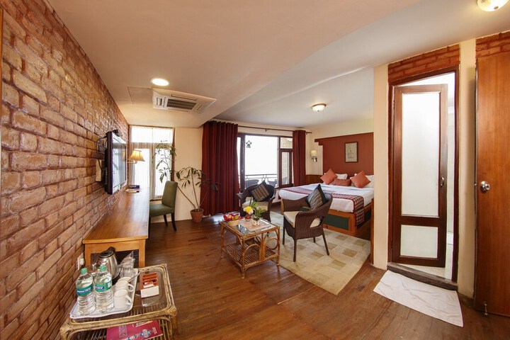Room 4 of 27