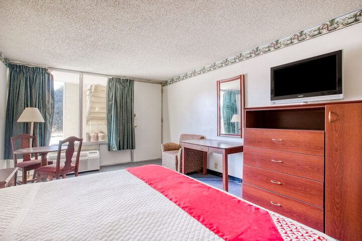 1 King Bed (1 of 6)