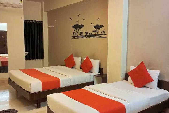 Room 4 of 7