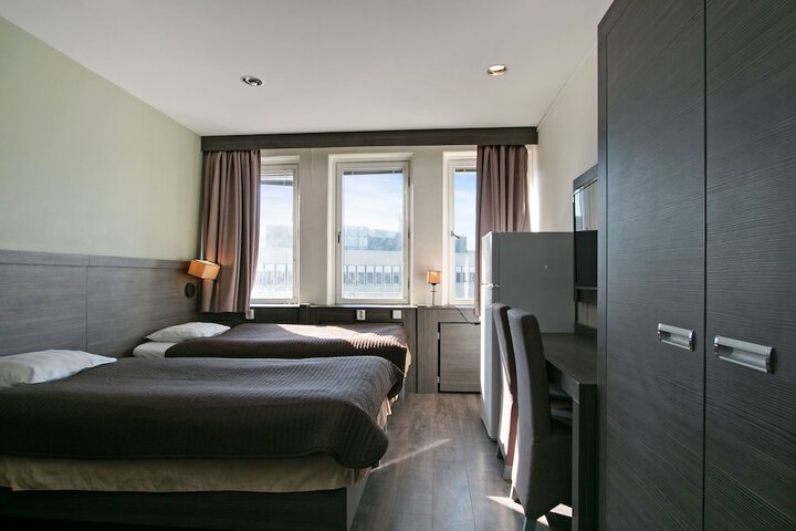 Room 10 of 41