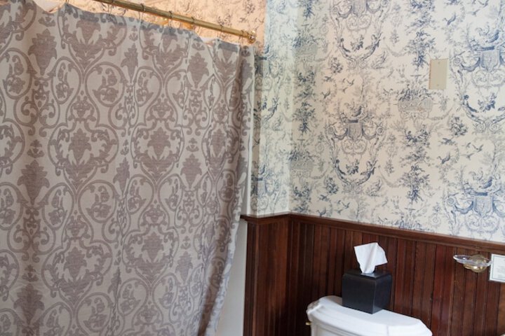 Room 40 of 74