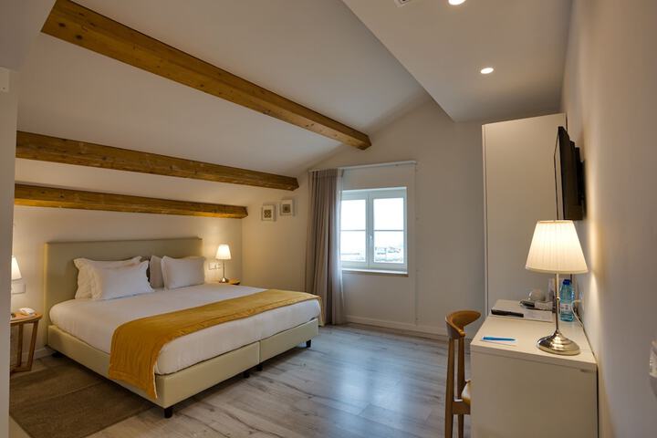 Room 3 of 37