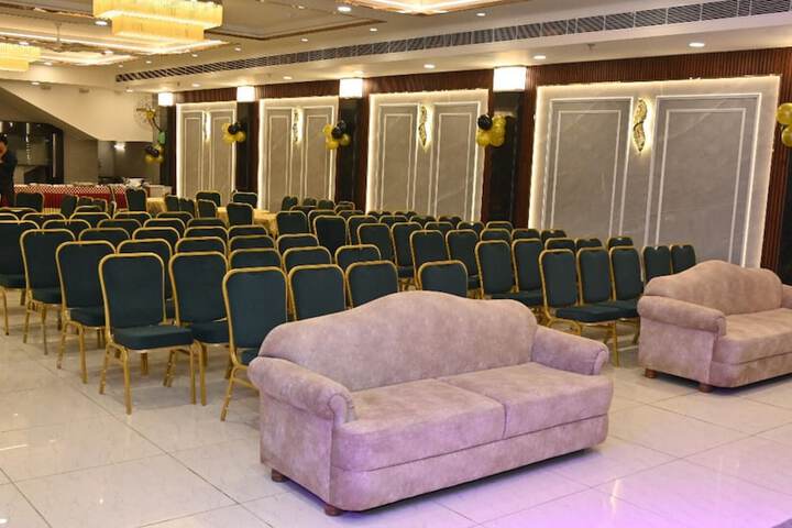 Ballroom/Hall 7 of 9