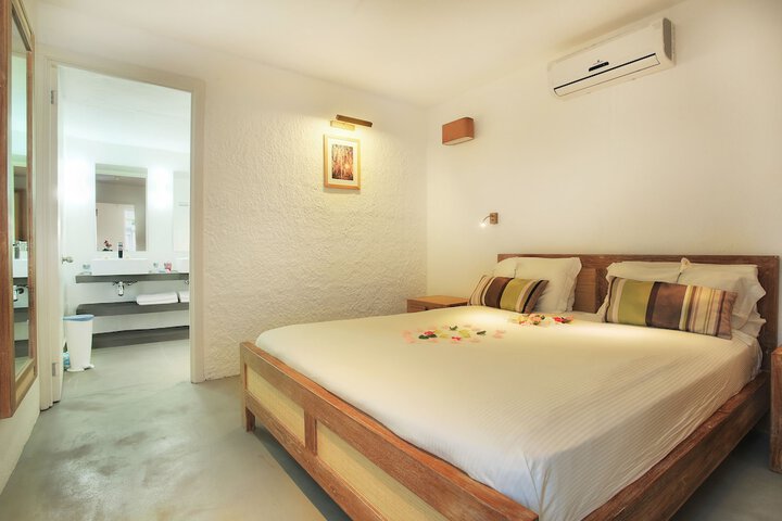 Room 13 of 96