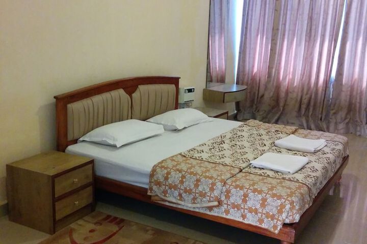 Room 3 of 33