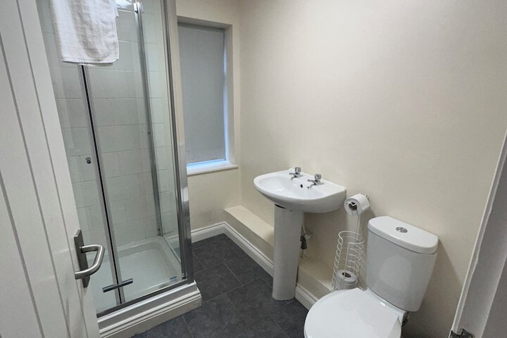 Room 2 of 16