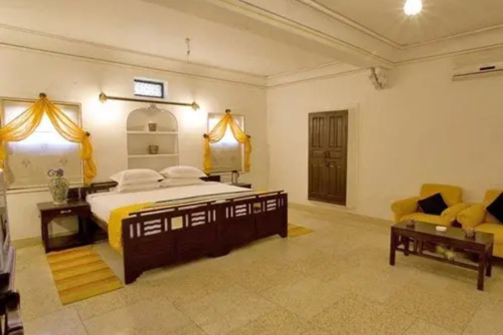 Room 5 of 13