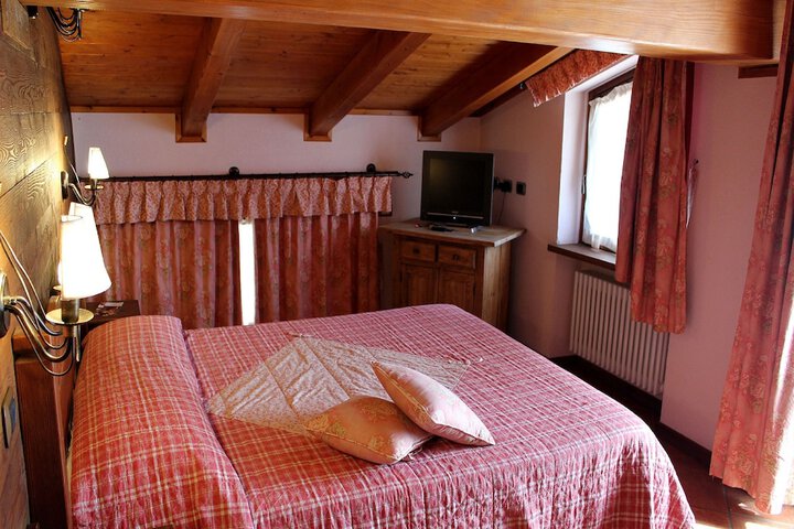 Room 25 of 28