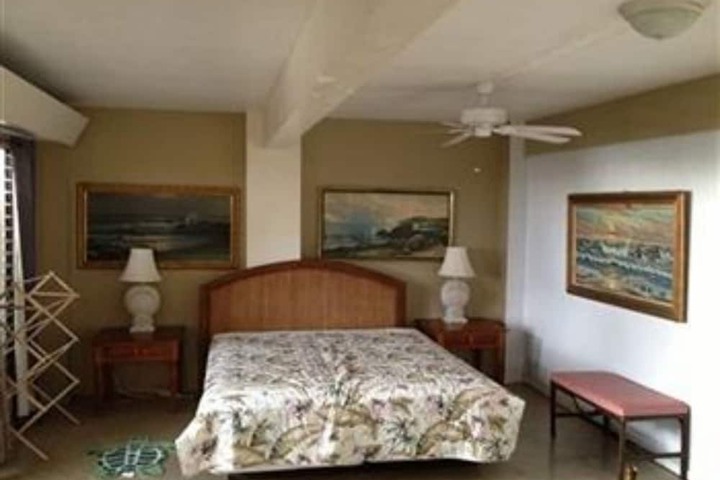 Room 7 of 77