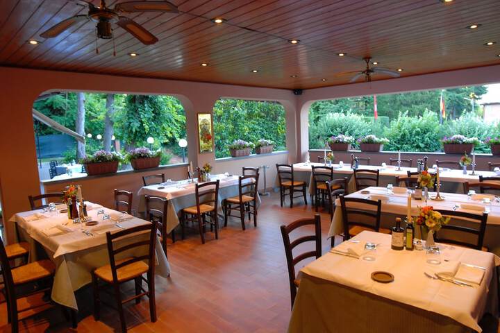 Dining 22 of 38