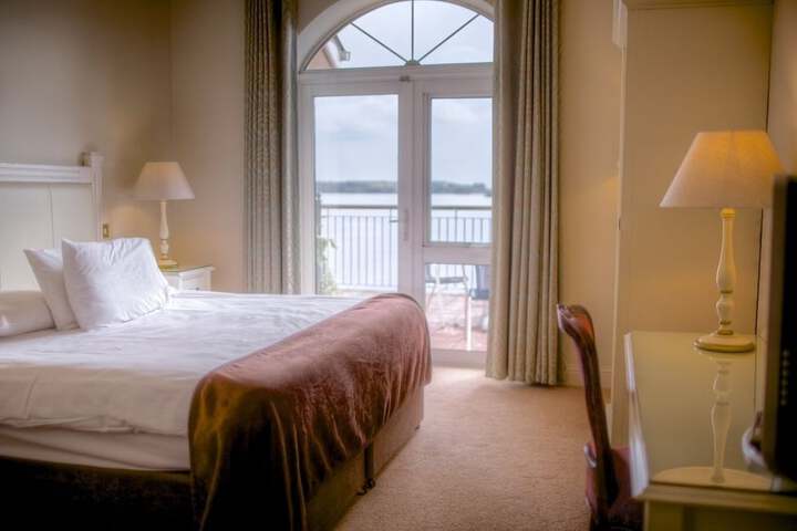 Room 4 of 33